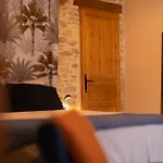 Les De La Croix Liaud Tatil Evi