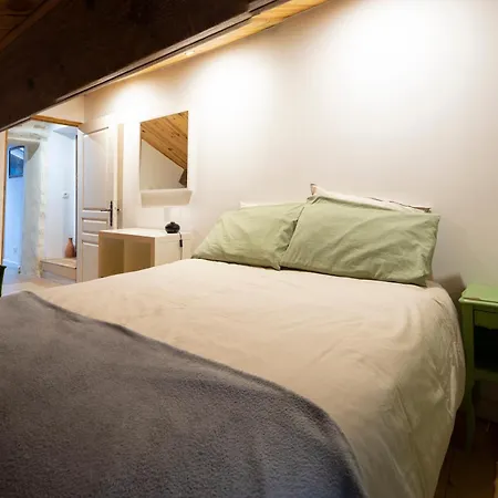 Les De La Croix Liaud *