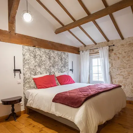 Les De La Croix Liaud