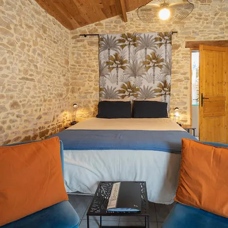 Les De La Croix Liaud *