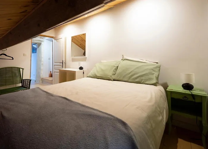 Les De La Croix Liaud *