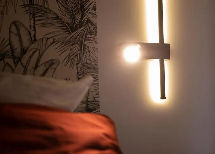 Les De La Croix Liaud *