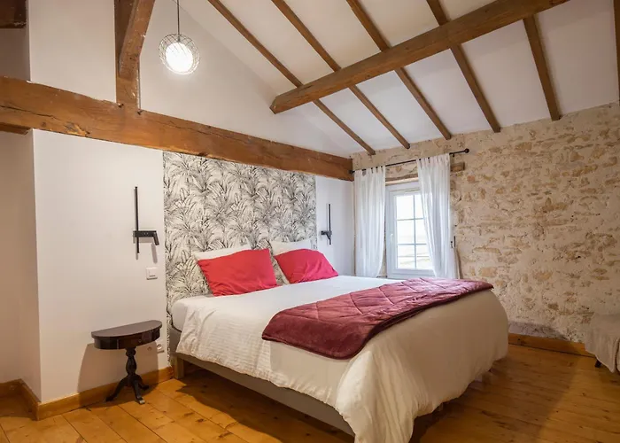 Les De La Croix Liaud